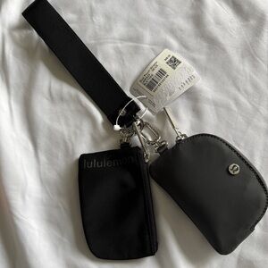 32-38🆕 Lululemon Dual Pouch Wristlet - Black/Transverse Grey